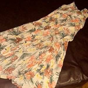 Floral maxi dress w/ leg slit